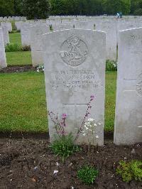 Etaples Military Cemetery - Howsden, G F