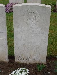 Etaples Military Cemetery - Hoyes, Robert Knott