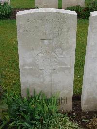 Etaples Military Cemetery - Hoyle, E