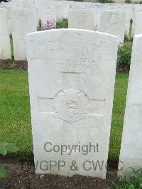 Etaples Military Cemetery - Huckle, Frank