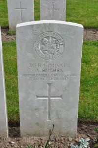 Etaples Military Cemetery - Hughes, Arthur