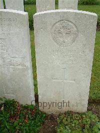 Etaples Military Cemetery - Hughes, A