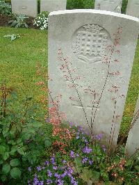 Etaples Military Cemetery - Hughes, Austyn Lewis