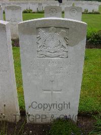 Etaples Military Cemetery - Hughes, E