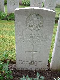 Etaples Military Cemetery - Hughes, Edward Thomas