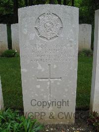 Etaples Military Cemetery - Hughes, H W