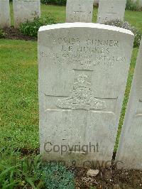 Etaples Military Cemetery - Hughes, J E