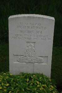 Etaples Military Cemetery - Hughes, Joseph Edward