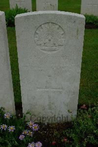 Etaples Military Cemetery - Hughes, Leslie Clarence Roy G.