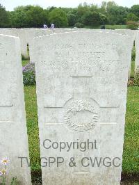 Etaples Military Cemetery - Hughes, Martin James