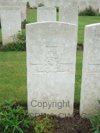 Etaples Military Cemetery - Hughes, R