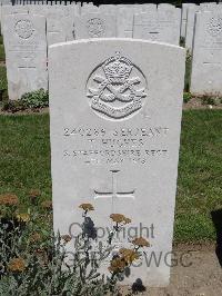 Etaples Military Cemetery - Hughes, T