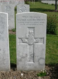 Etaples Military Cemetery - Hughes, Wilfrid Hubert