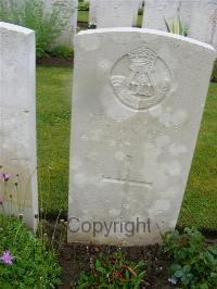 Etaples Military Cemetery - Hughff, T