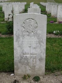 Etaples Military Cemetery - Hugo, Reginald Graeff