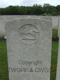Etaples Military Cemetery - Humphries, P