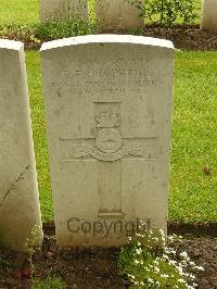 Etaples Military Cemetery - Humphries, Thomas Francis