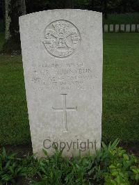 Etaples Military Cemetery - Hunnybun, Edwin Charles Reginald