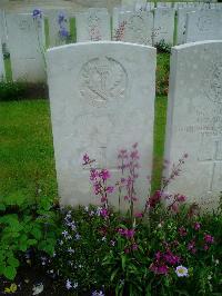 Etaples Military Cemetery - Hunt, H