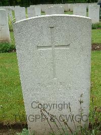 Etaples Military Cemetery - Hunt, Roger Victor Cecil