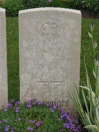Etaples Military Cemetery - Hunter, J
