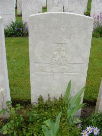 Etaples Military Cemetery - Hunter, James Milne