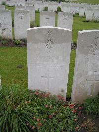 Etaples Military Cemetery - Hurd, J L