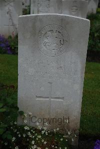 Etaples Military Cemetery - Hurst, William Thomas
