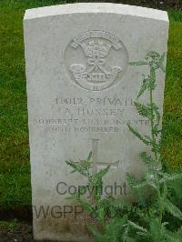 Etaples Military Cemetery - Hussey, Arthur