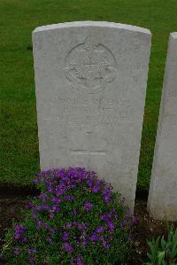 Etaples Military Cemetery - Hussey, Henry George