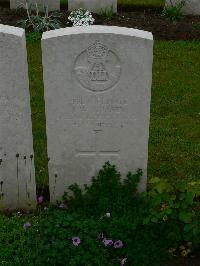 Etaples Military Cemetery - Hussey, J W