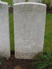 Etaples Military Cemetery - Hutchinson, E
