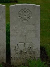 Etaples Military Cemetery - Hutchinson, T