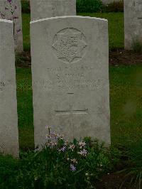 Etaples Military Cemetery - Hyde, S