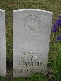 Etaples Military Cemetery - Hynes, Thomas