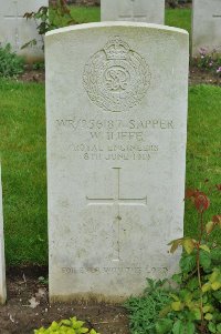 Etaples Military Cemetery - Iliff, James Gibbs