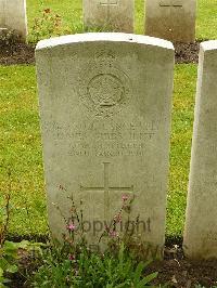 Etaples Military Cemetery - Iliffe, Willoughby