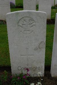 Etaples Military Cemetery - Illingworth, Ernest