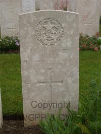 Etaples Military Cemetery - Inch, J