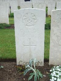 Etaples Military Cemetery - Ingrouille, J