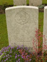 Etaples Military Cemetery - Innes, Charlton