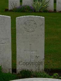 Etaples Military Cemetery - Innes, James