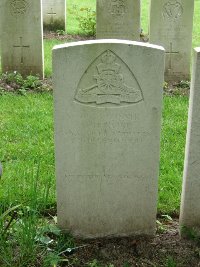 Etaples Military Cemetery - Irvine, Thomas Henry