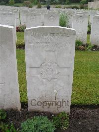 Etaples Military Cemetery - Isaac, P
