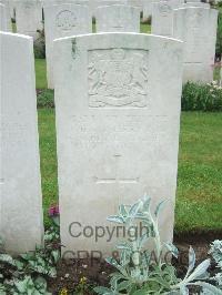 Etaples Military Cemetery - Isherwood, John
