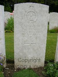 Etaples Military Cemetery - Jackman, T
