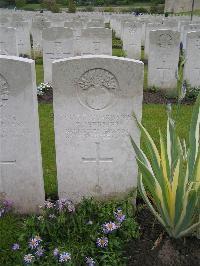 Etaples Military Cemetery - Jeffries, R