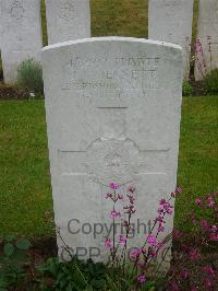 Etaples Military Cemetery - Jennett, J C
