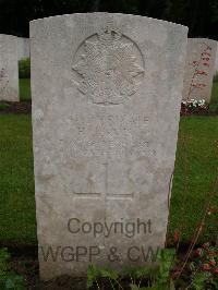 Etaples Military Cemetery - Jervis, H
