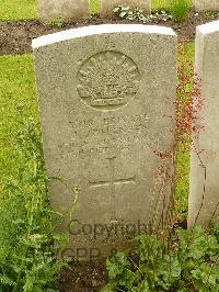 Etaples Military Cemetery - Johansen, James